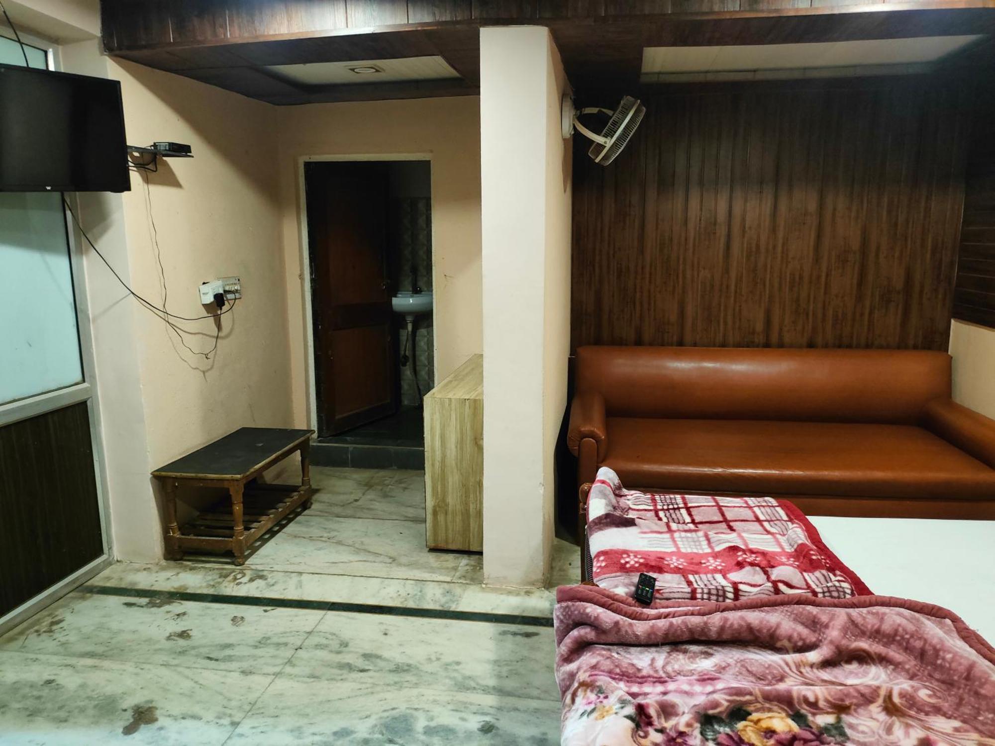 Sgh Guest House Mathura Exteriör bild