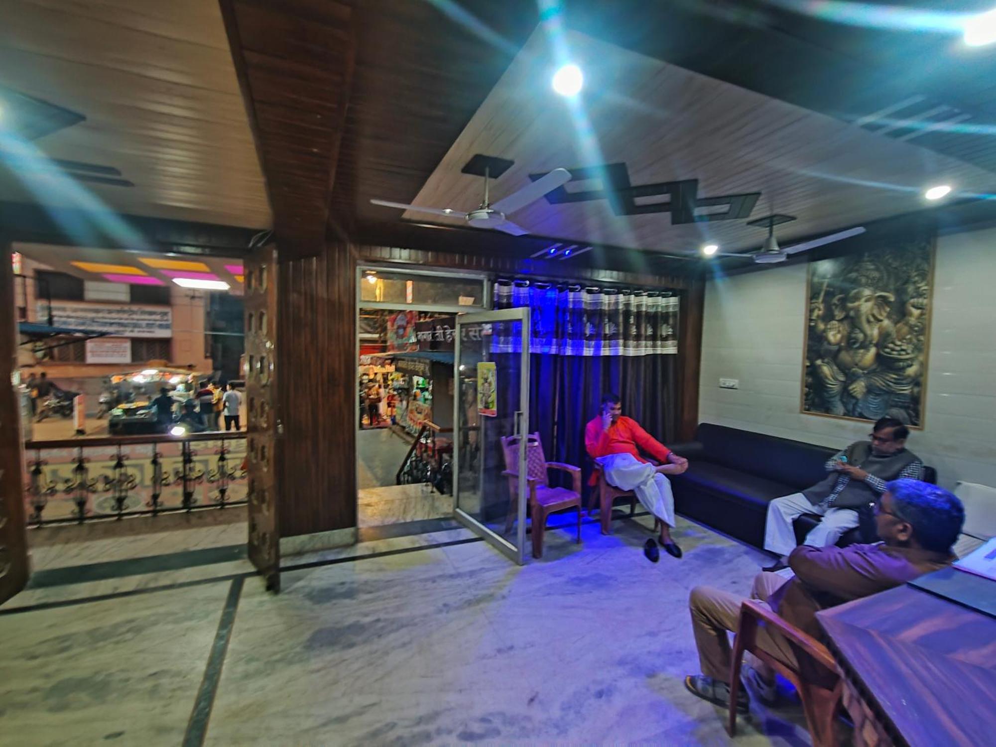 Sgh Guest House Mathura Exteriör bild