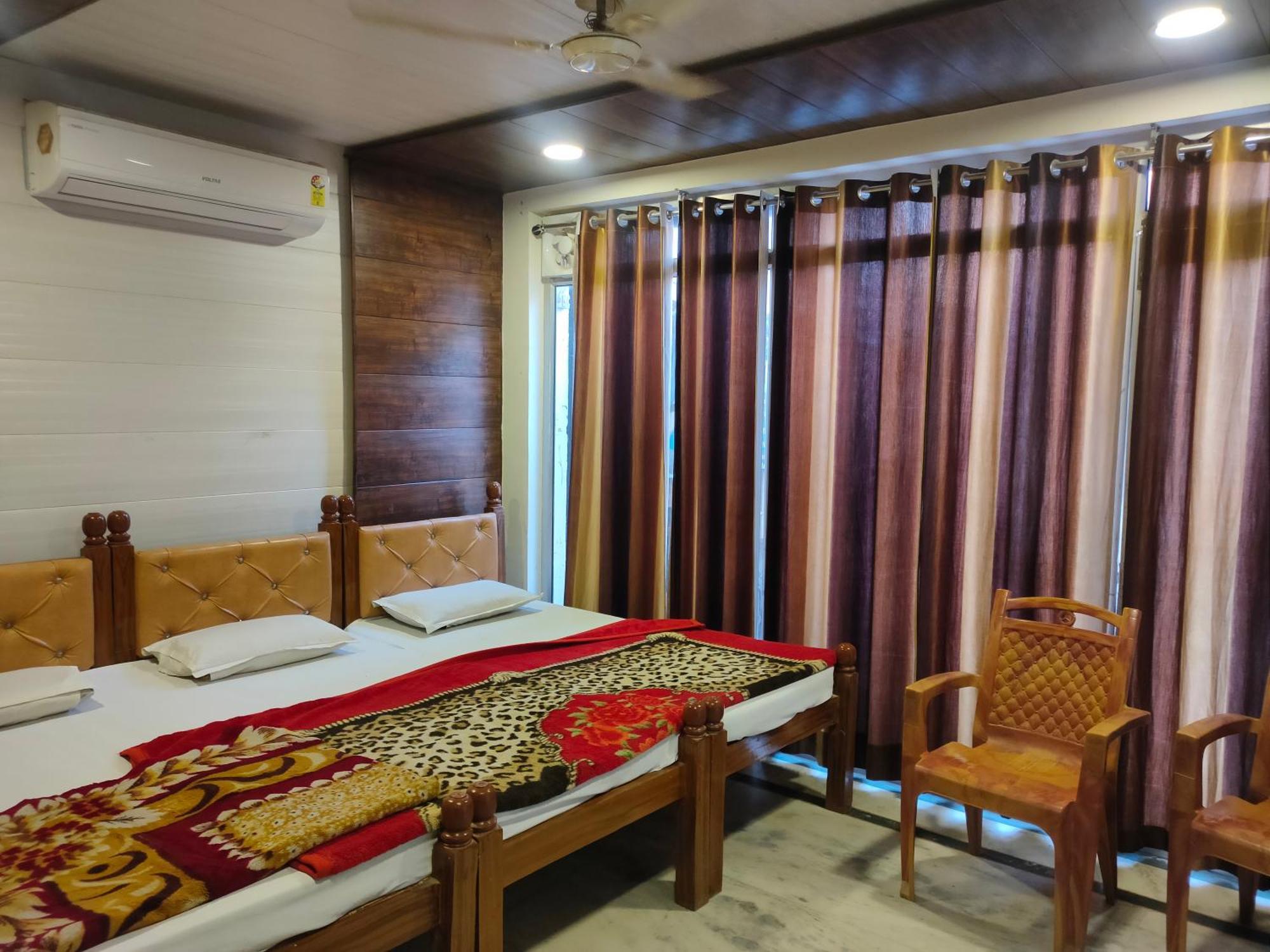 Sgh Guest House Mathura Exteriör bild
