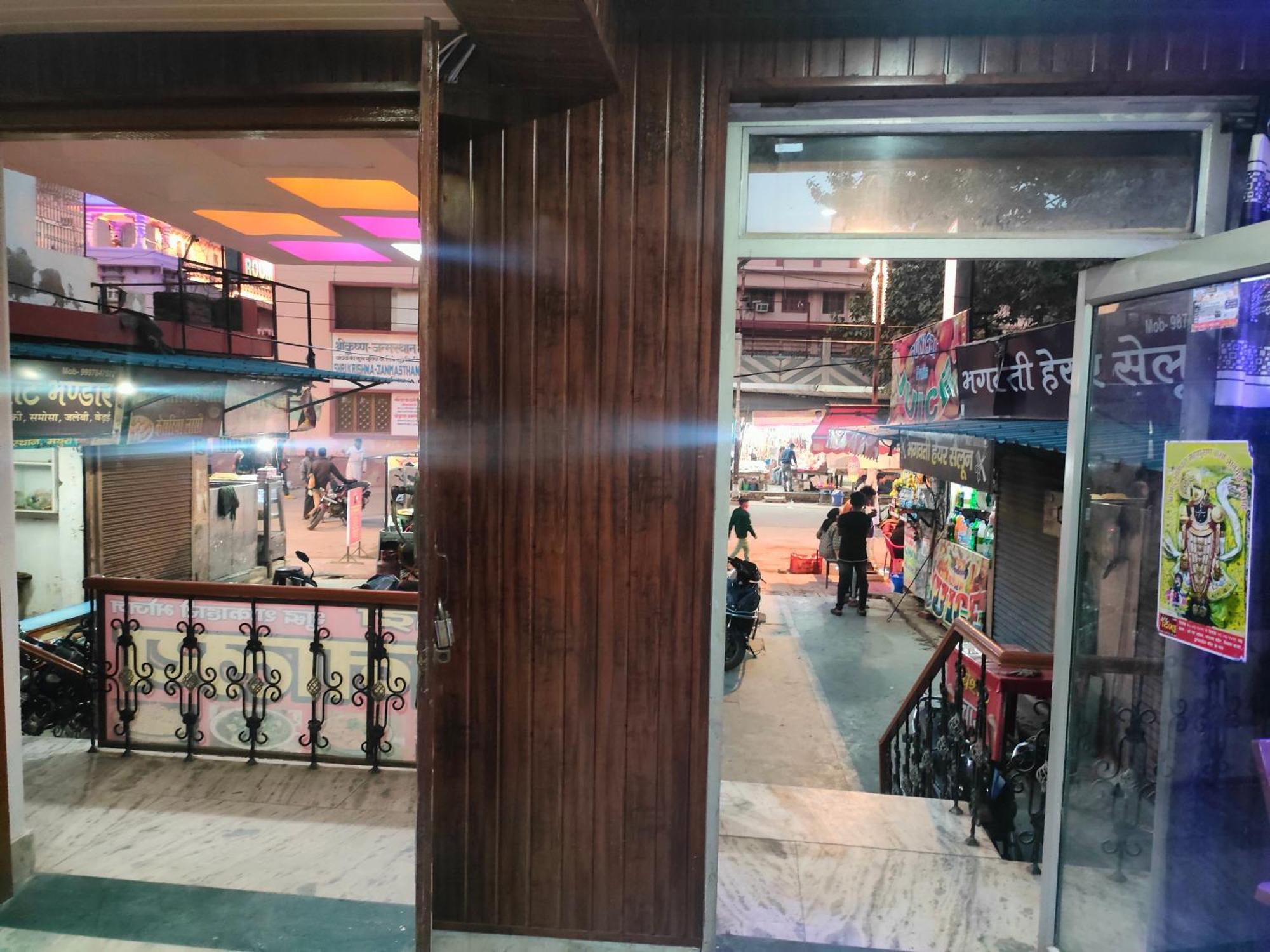 Sgh Guest House Mathura Exteriör bild