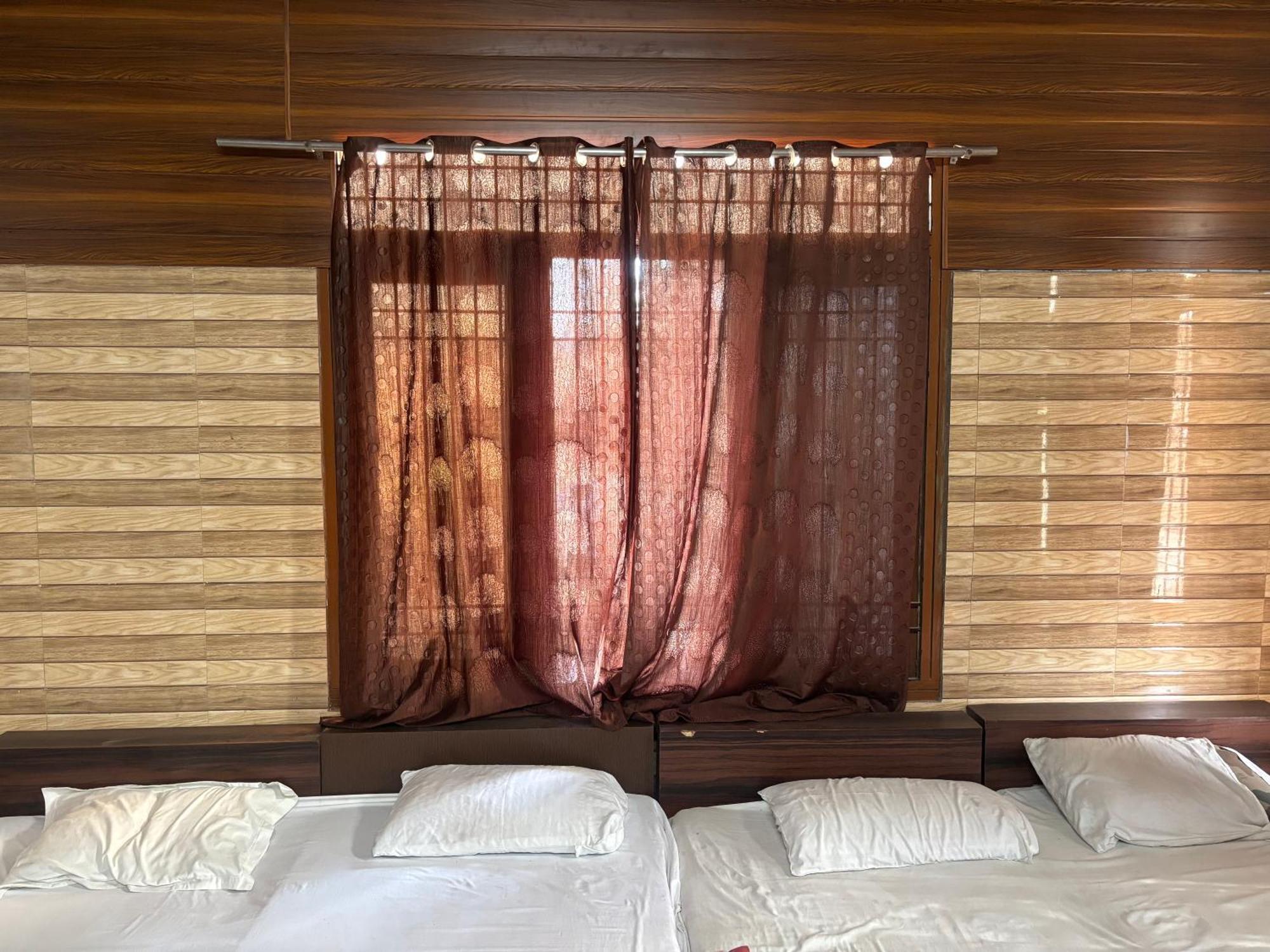 Sgh Guest House Mathura Exteriör bild