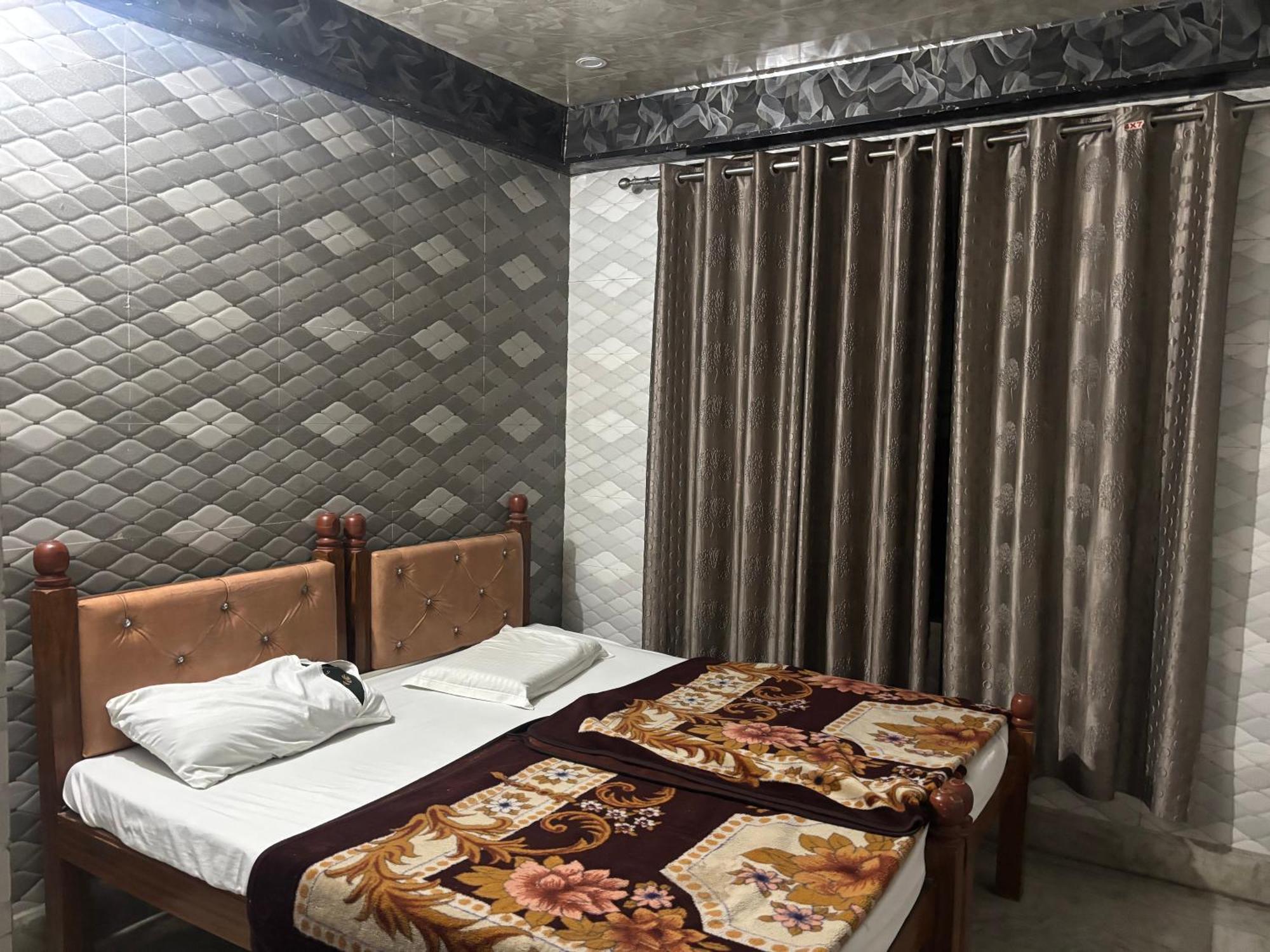 Sgh Guest House Mathura Exteriör bild
