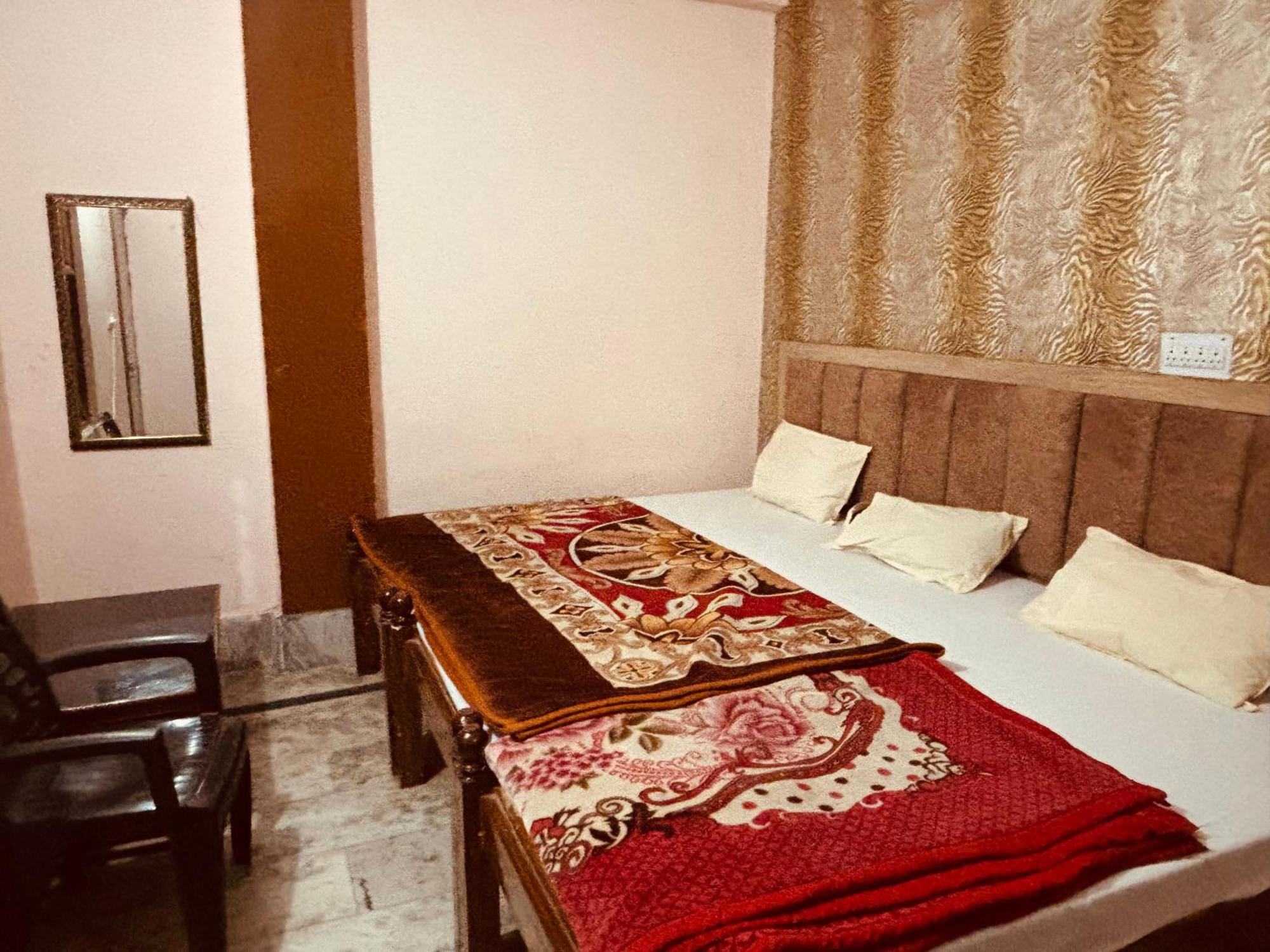 Sgh Guest House Mathura Exteriör bild