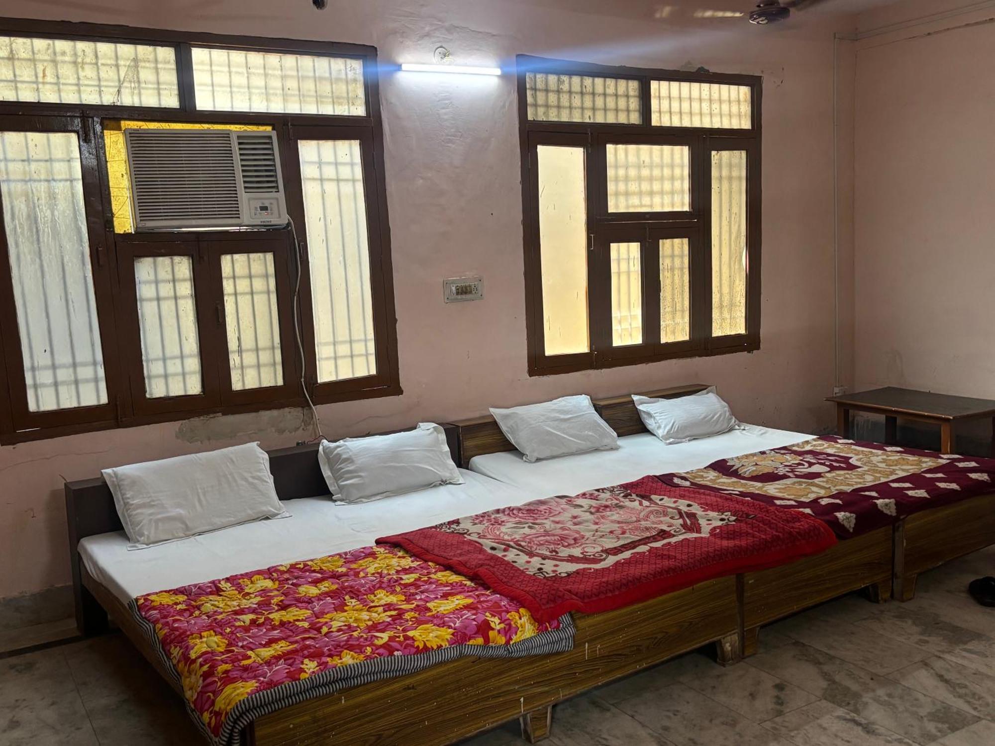 Sgh Guest House Mathura Exteriör bild