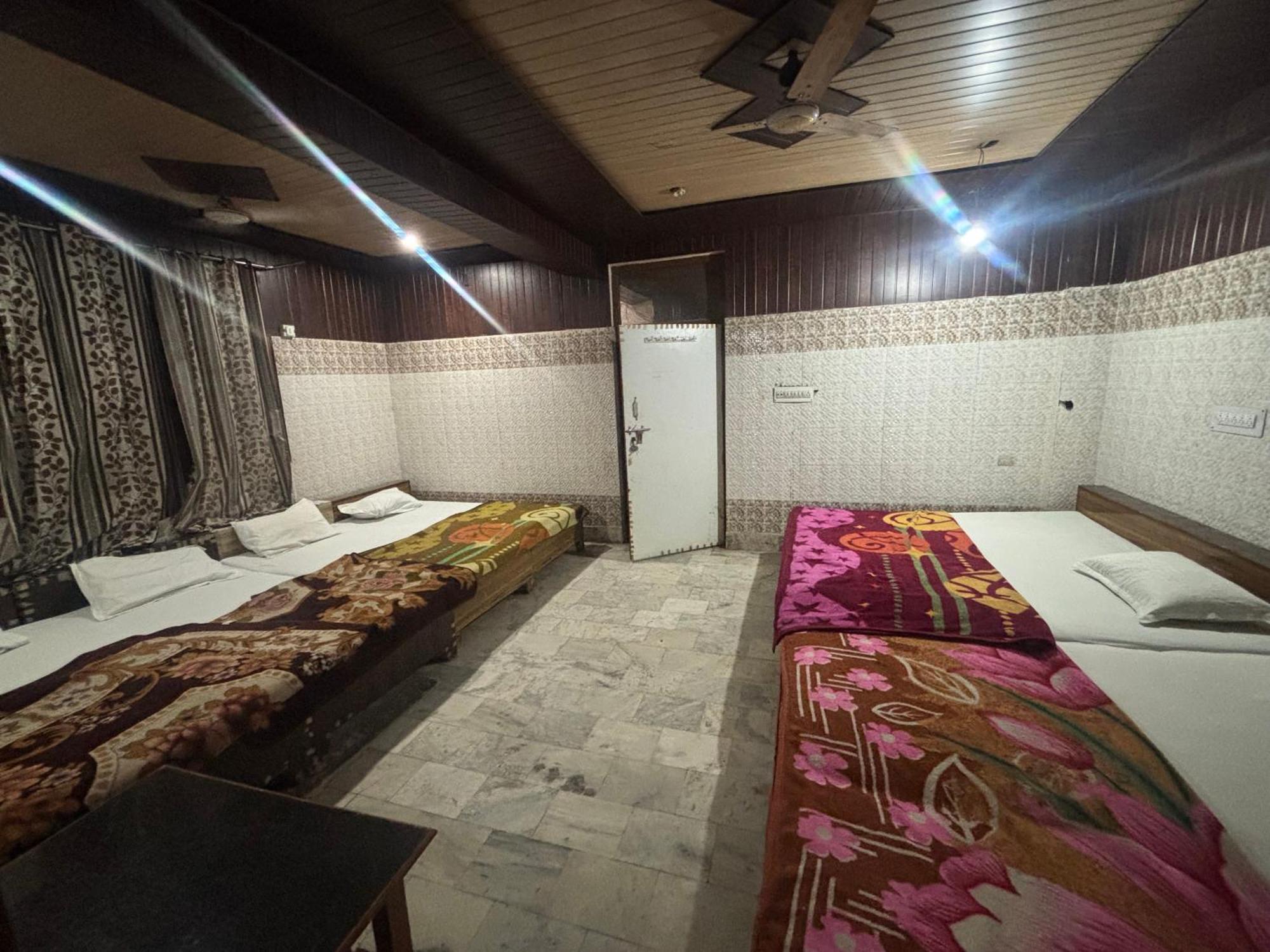 Sgh Guest House Mathura Exteriör bild