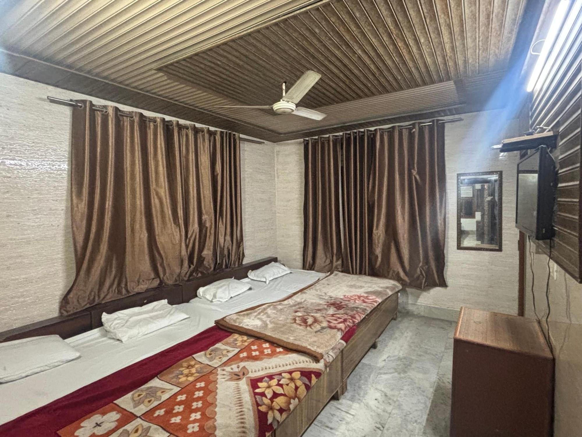 Sgh Guest House Mathura Exteriör bild