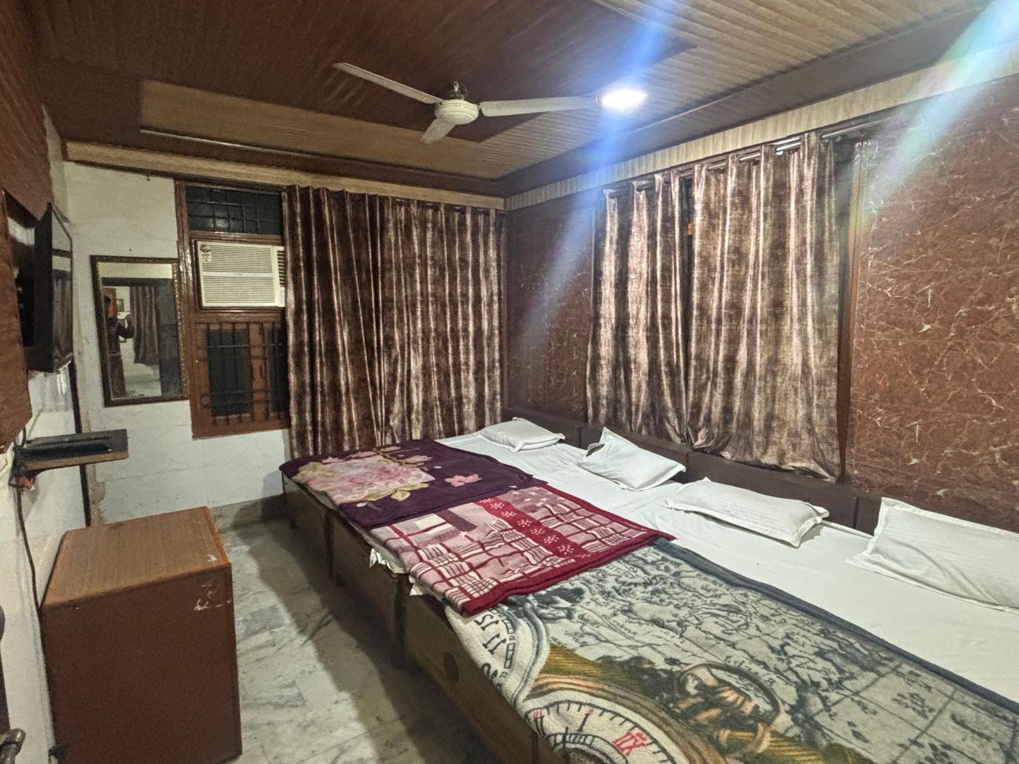 Sgh Guest House Mathura Exteriör bild