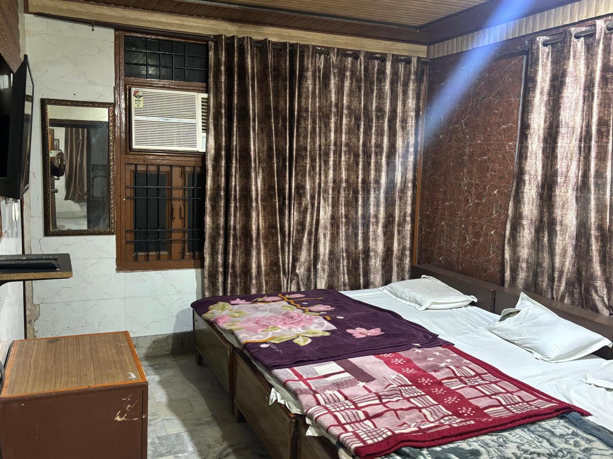 Sgh Guest House Mathura Exteriör bild