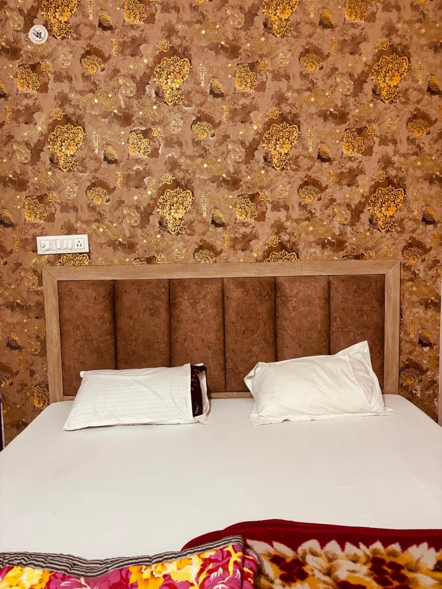 Sgh Guest House Mathura Exteriör bild