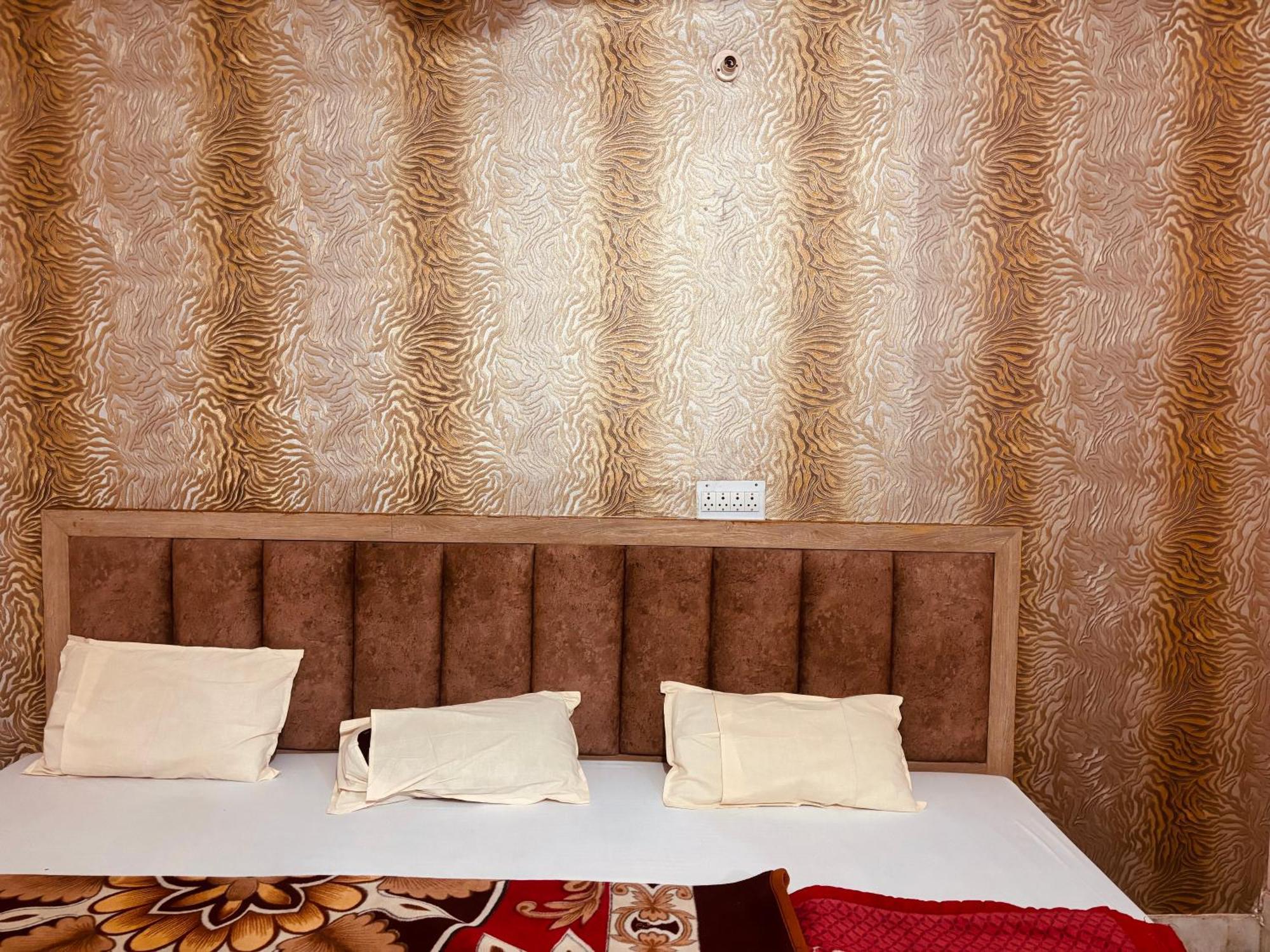 Sgh Guest House Mathura Exteriör bild