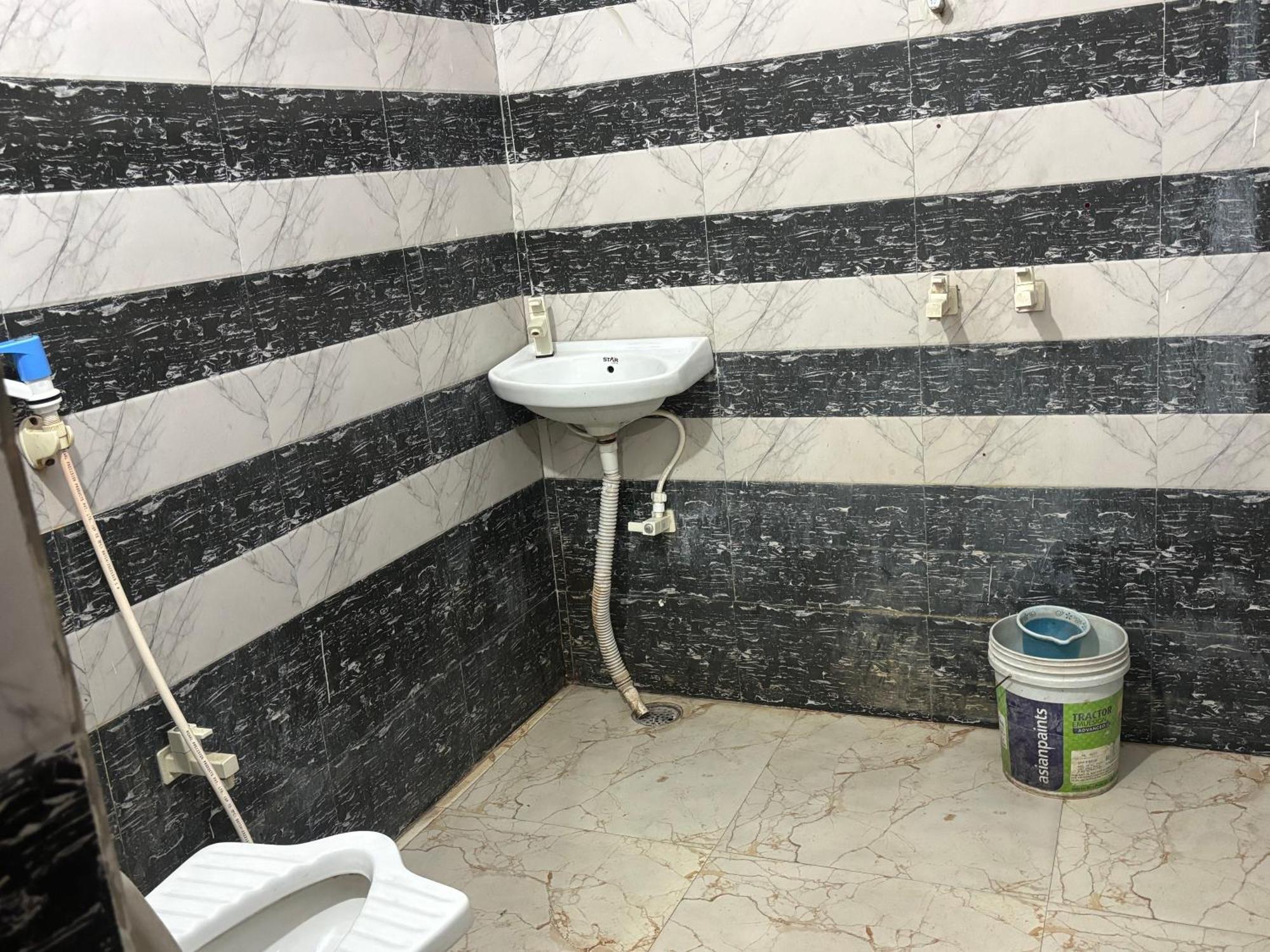Sgh Guest House Mathura Exteriör bild