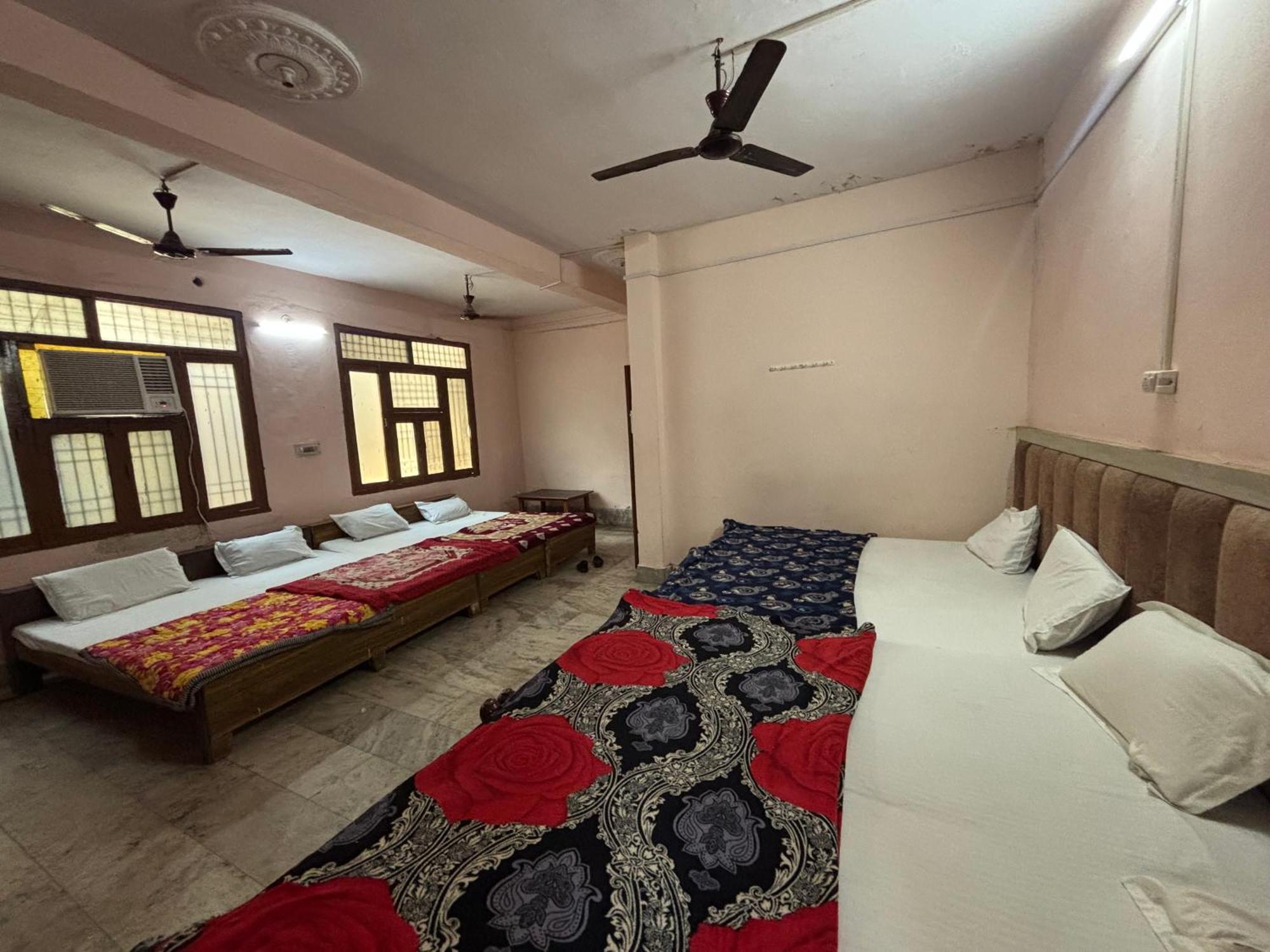 Sgh Guest House Mathura Exteriör bild