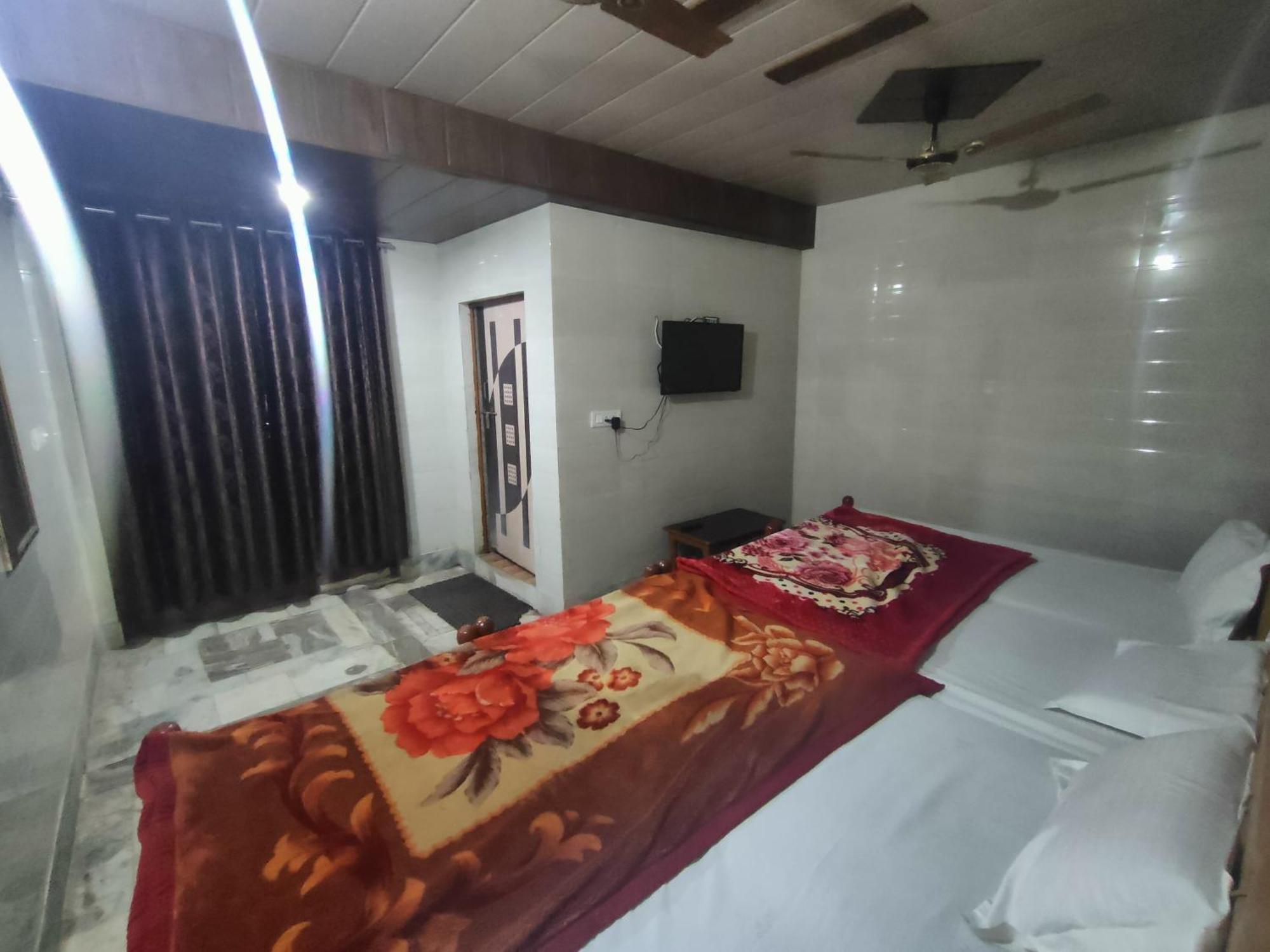 Sgh Guest House Mathura Exteriör bild