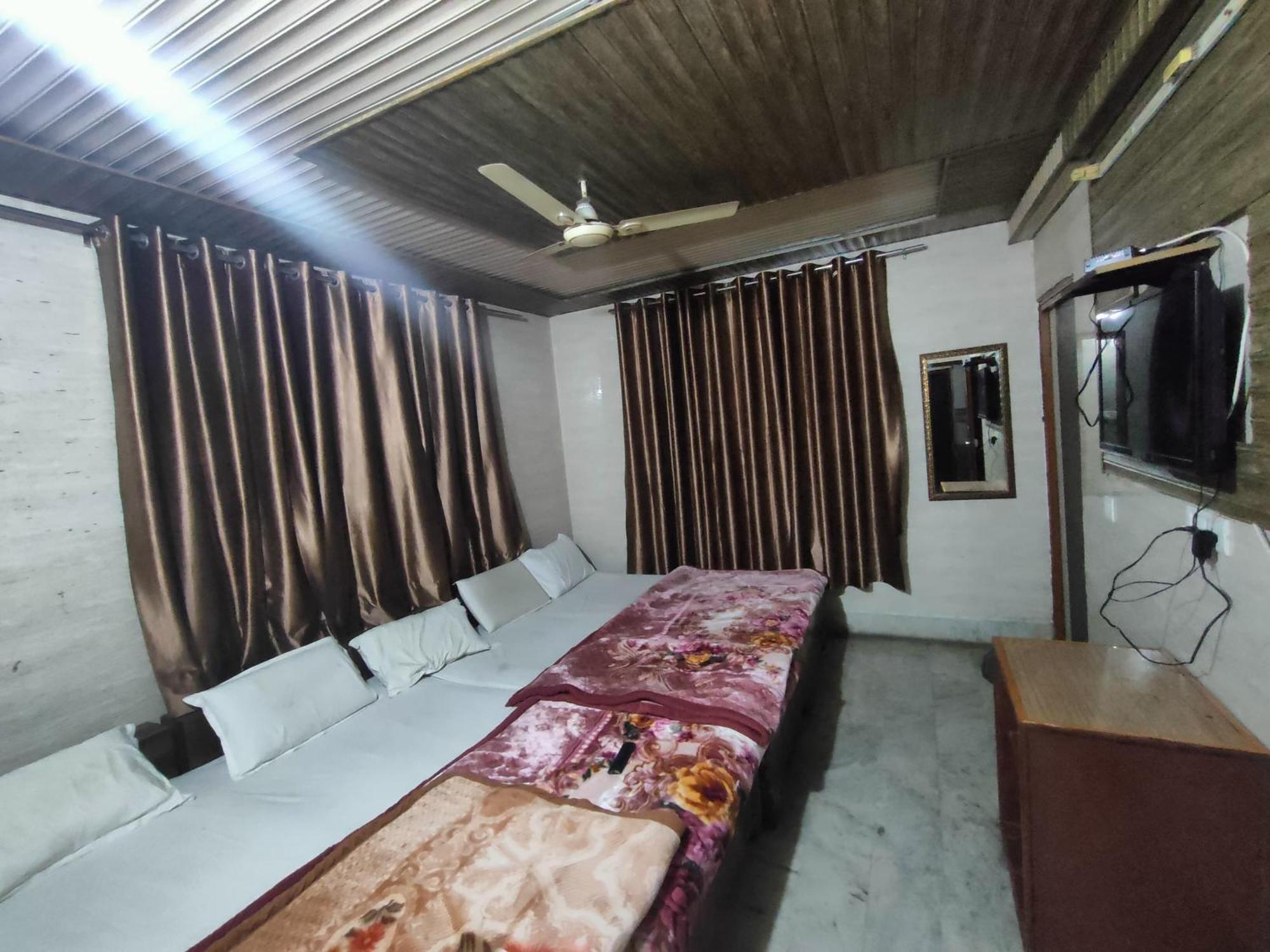 Sgh Guest House Mathura Exteriör bild