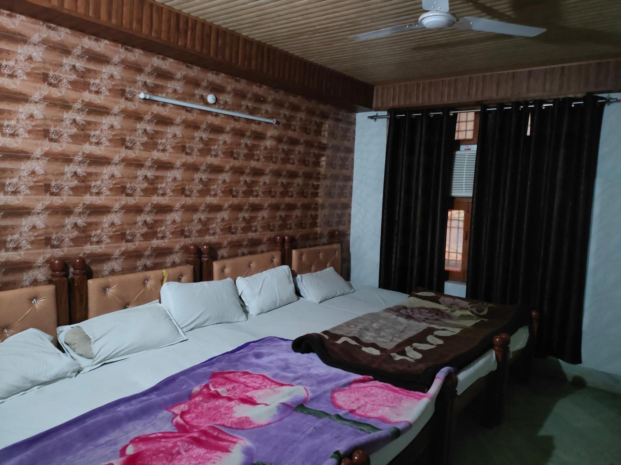 Sgh Guest House Mathura Exteriör bild