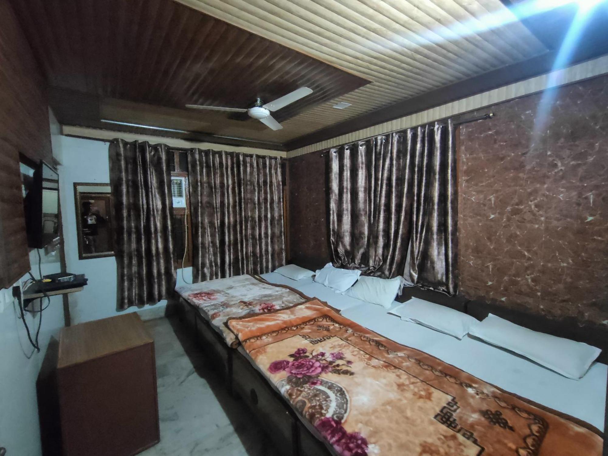 Sgh Guest House Mathura Exteriör bild